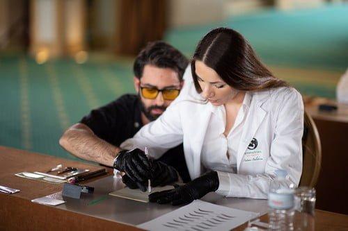 Σεμινάρια Microblading Σεμινάρια Αισθητικής Σεμινάριο Τατουάζ Φρυδιών Τρίχα- ΤρίχαΑθήνα Θεσσαλονίκη Ηράκλειο Κρήτης Symmetries® Antonios Balakeras