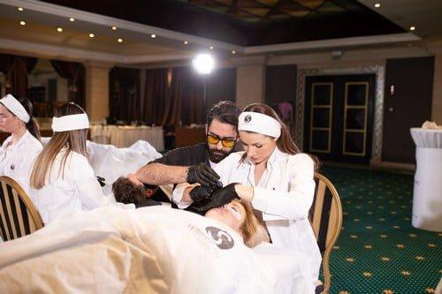 Σεμινάρια Microblading Σεμινάρια Αισθητικής Σεμινάριο Τατουάζ Φρυδιών Τρίχα- ΤρίχαΑθήνα Θεσσαλονίκη Ηράκλειο Κρήτης Symmetries® Antonios Balakeras